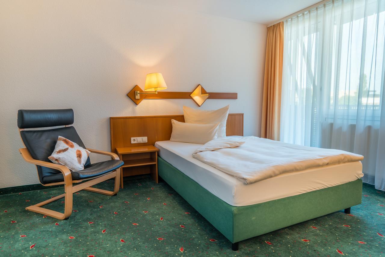 Airporthotel Residenz Steinenbronn Extérieur photo